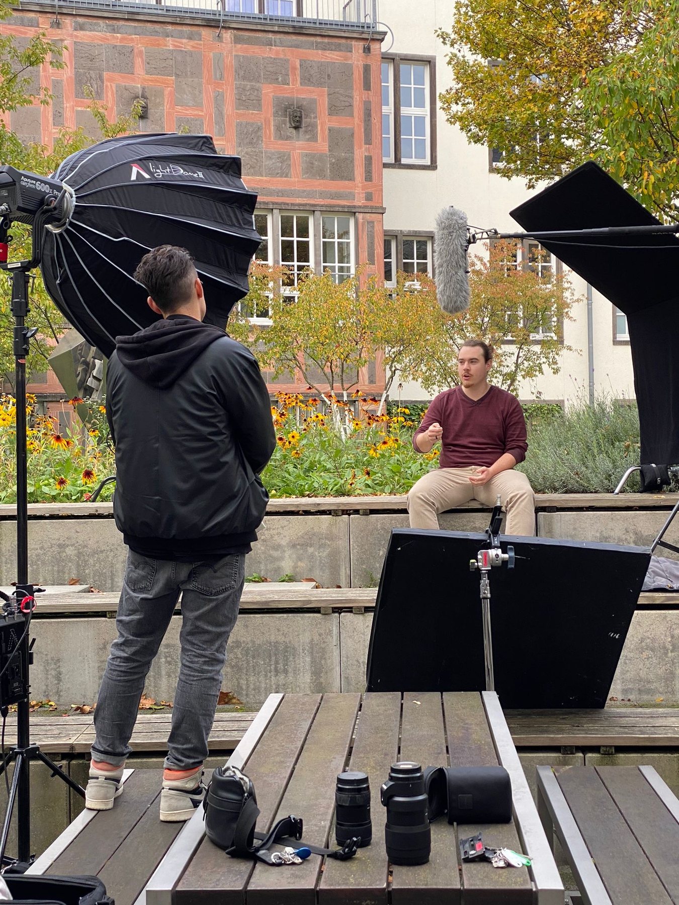 Interviewdreh im Au&szlig;enbereich f&uuml;r die KompAKI-Dokumentation